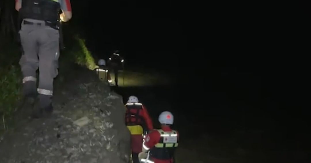 Cruz Roja rescata heroicamente a adulto mayor atrapado en río Aranjuez
