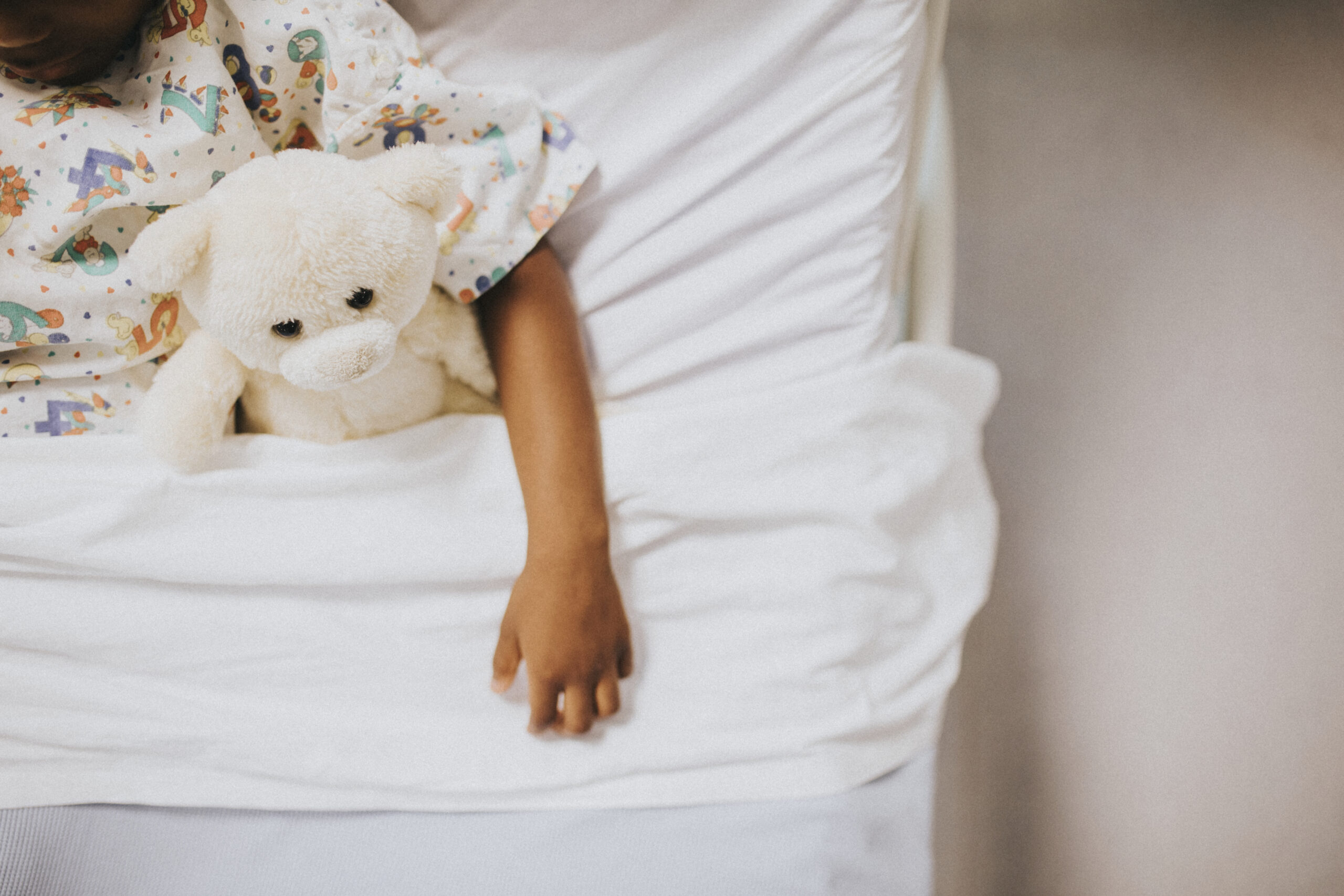 Alertan por fuerte virus respiratorio que ya dejó dos niños fallecidos