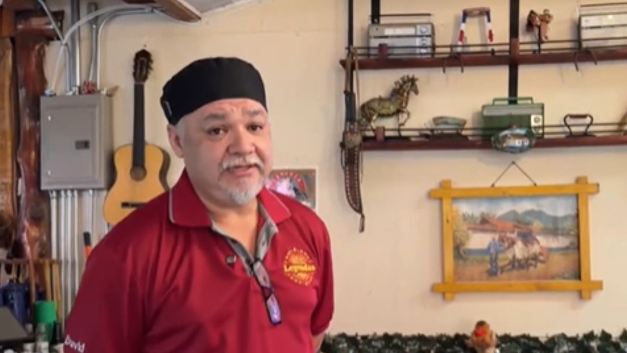 Máquinas de coser como mesas y un cuchillo de 150 años en Heredia
