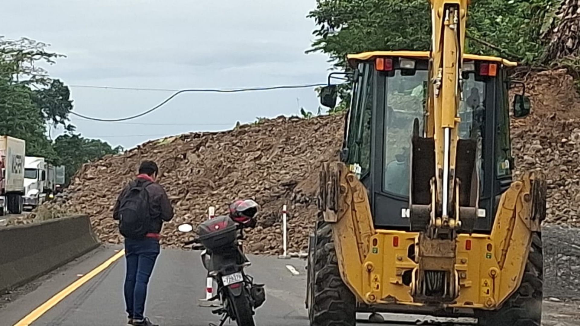 Gran deslizamiento provoca cierre de importante ruta naciona