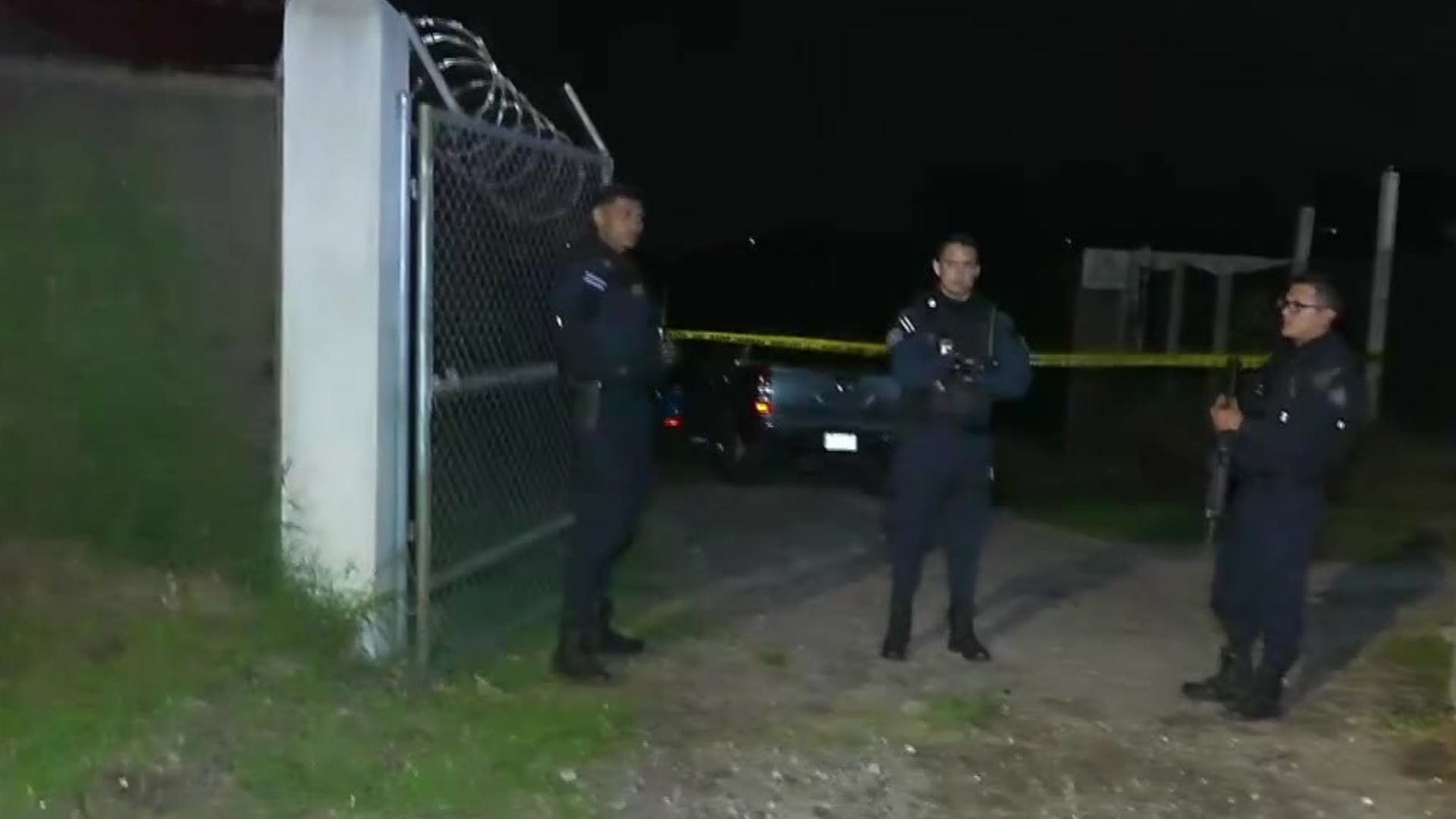 Oficial mata de un disparo a hombre que presuntamente intentó quitarle el arma