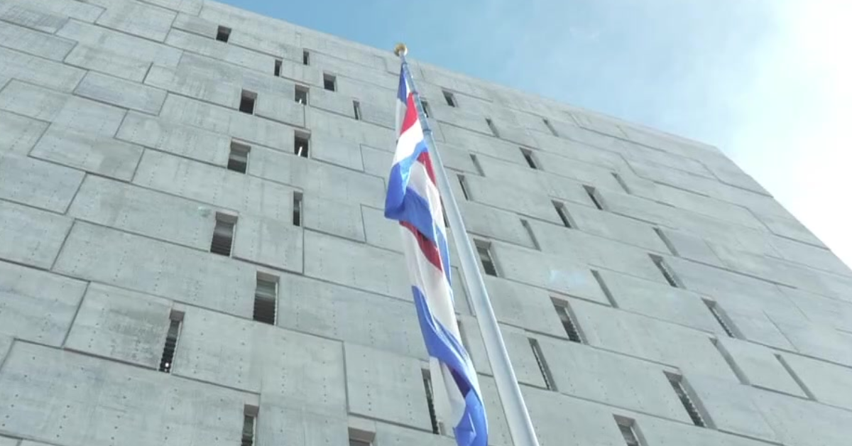 Frente Amplio impulsa ley que cambiaría drásticamente las condiciones de los diputados
