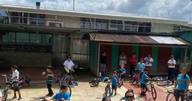 Programa entregará 500 bicicletas a estudiantes de
