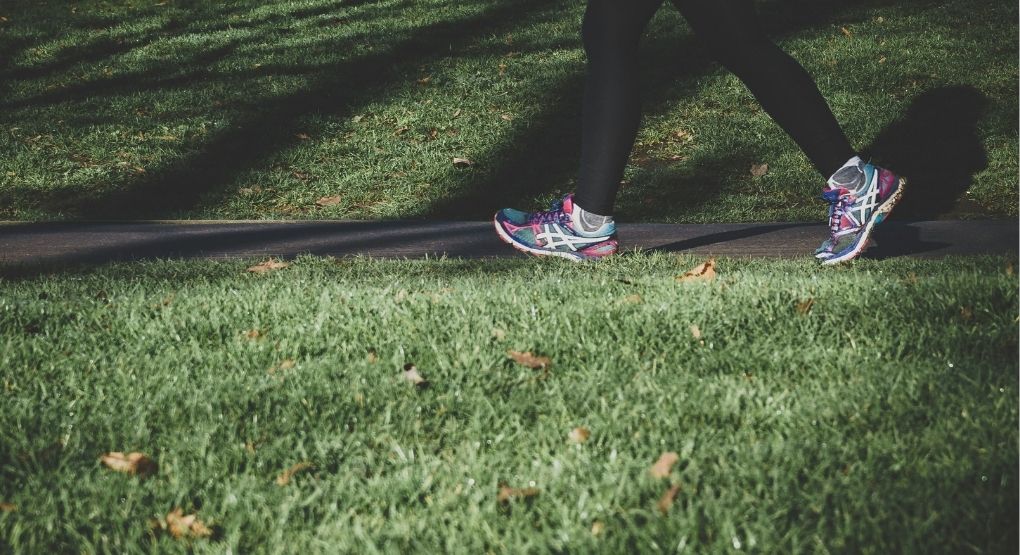 ¿Quiere caminar con más seguridad y rapidez? Estos ejercicios podrían ser su solución