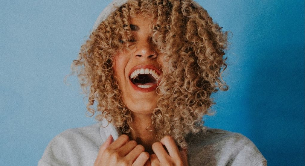 ¿Le duele al sonreír, hablar o lavarse los dientes? Esta podría ser la causa