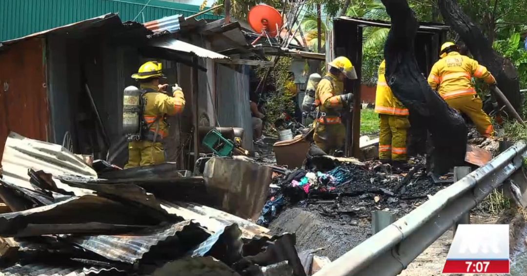 Humilde vivienda alzó en llamas cerca del puente de La Platina