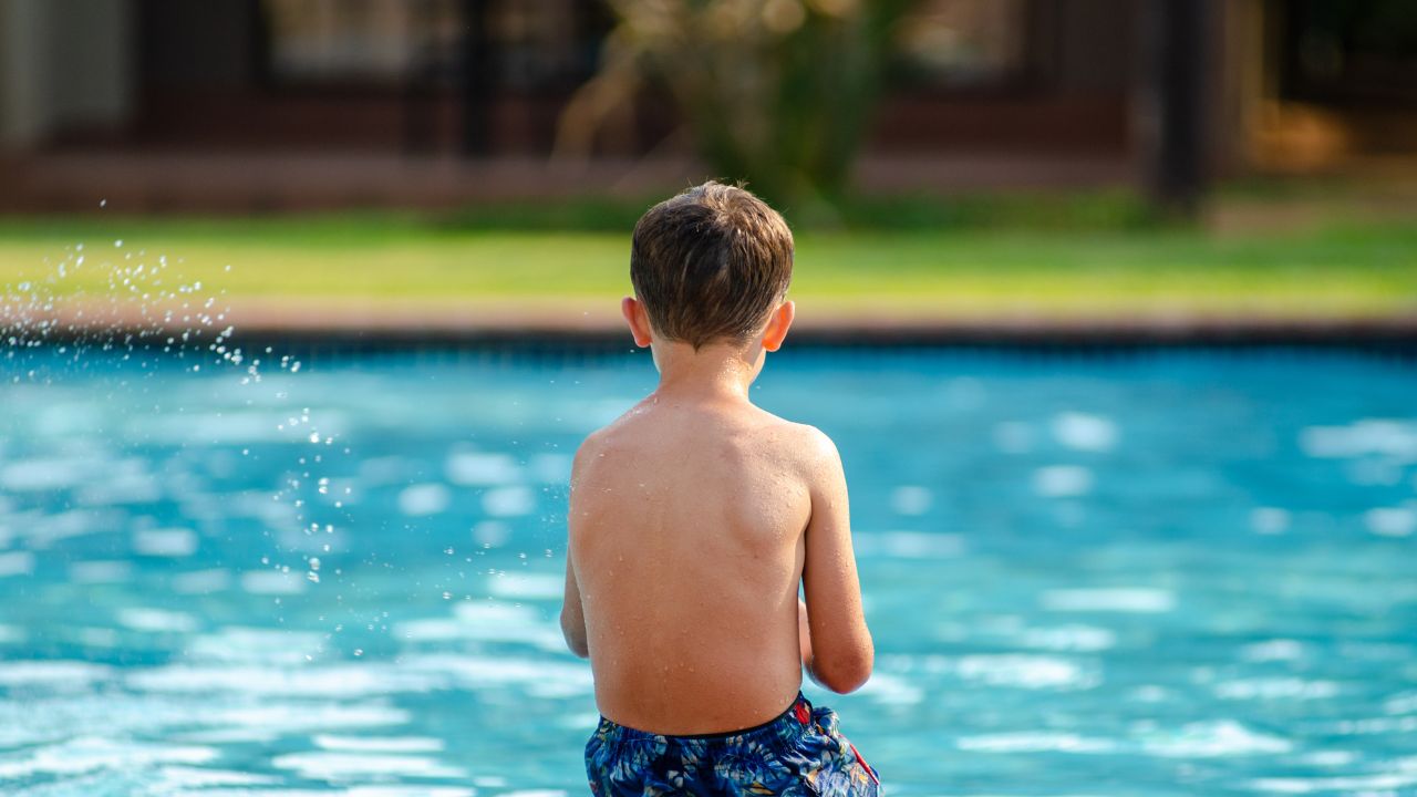 Niño de 3 años fue hospitalizado tras caer a una piscina en Puriscal