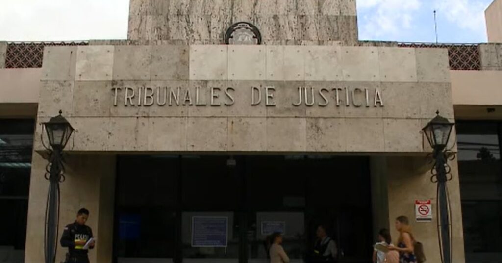Revelan identidad de la profesora sospechosa de abusar sexua