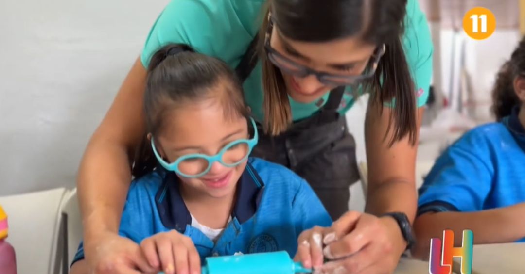 Mini chef con síndrome de Down conquista corazones